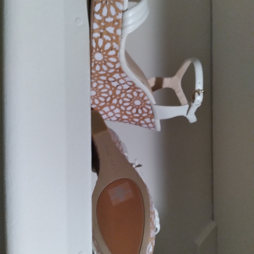 Shoes - Picture 4 of 4